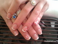 Mani tipp akril díszítéssel