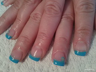 Virágos kék francia