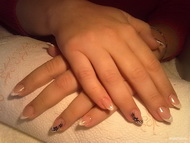 szolíd fekete mintával