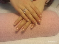 Francia körmök ezüst Swarovski kövekkel