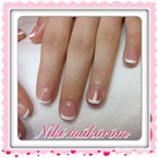 Lenövésmentes francia manikűr 