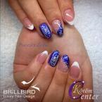 Francia körmök egy kis király kékkel