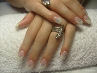 Best Nails - nyuszis Mariettának