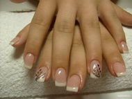 Best Nails - egyszerűt kért