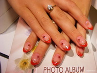 Piros véggel és virágstrasszkővel