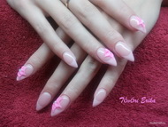 Kaméleon porci virággal