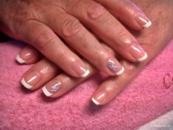 Manikűr díszítéssel 