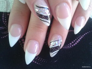 Anikó választása sok flitterrel