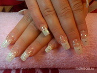 francia akrilal diszítve