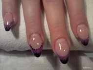 lila fekete francia vég díszítve