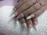Best Nails - Kövekkel