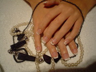 Best Nails - Klasszikus francia, szolid díszítéssel