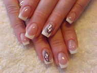 francia köröm kagylóval