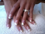 Best Nails - gel lac strasszvirággal