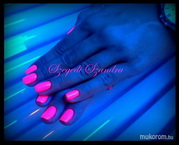 Neon GelLac fényben