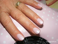 Szolid rózsaszín csillámmal