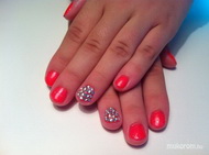 Best Nails - neonos géllaki teli strasszal