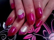 Zsuzsi pink körme kövekkel