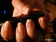 Francia gél lac akrillal díszítve