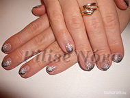 lakkzselé csillámmal és akrillal