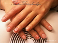 gél lakk virágocskával