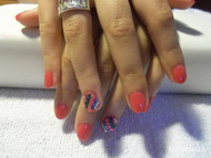 kövekkel díszítve