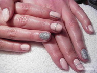 Esküvőre géllakkzás