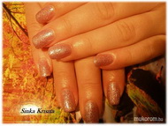 Zsuzsinak most egyszerű rózsaszín