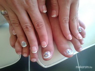 Lenövésmentes francia manikűr