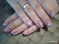 Gél lakk akrill díszitéssel