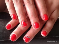 Gél lakk strasszokkal