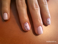 gél lakk díszítéssel