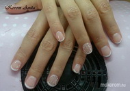 Gél lakk kövekkel díszítve