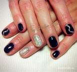 Fekete ezüst díszítéssel