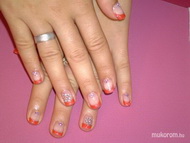 Lillának csillámos piros szivecskével