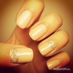 Best Nails - holdacska