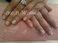 gél lakkos köröm akril virágokkal