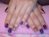 Krisztinek lila pezsgő kövekkel