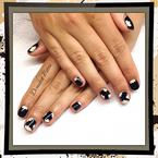 Fekete fehér virággal