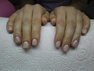 Best Nails - pöttyös