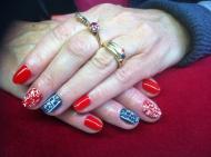 Best Nails - piros kék mintás