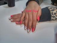 Enikőnek készítettem a pink gitárjához