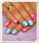 Babakék és babarózsaszín géllakk