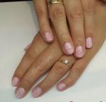 Rózsaszín és fehér nyomdás