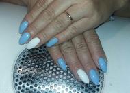 Kék egy kis fehérrel