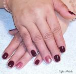 Mély bordó csillogással