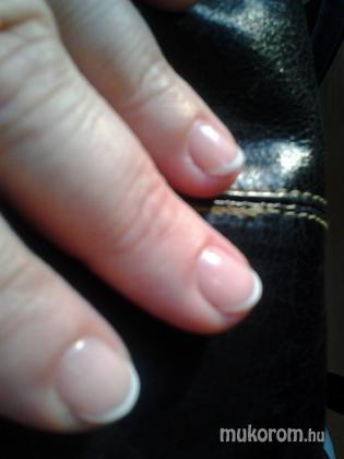Nail Beauty körömszalon "crystal nails referencia szalon" - gél lakk - 2012-03-26 21:16