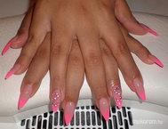 Best Nails - Neon pink hegyes