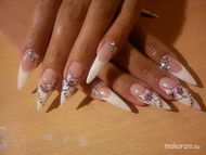 kövekkel virágokkal