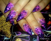 Brigi Karácsonyi körme